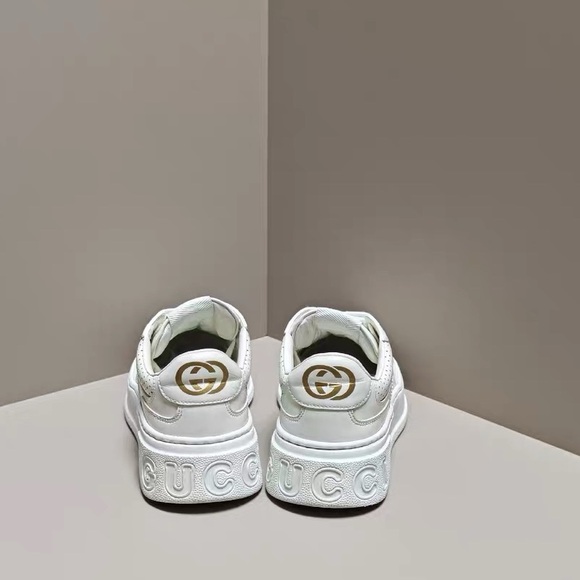 Authentic Gucci Women's Cream Sneakers - Picture 3 of 6